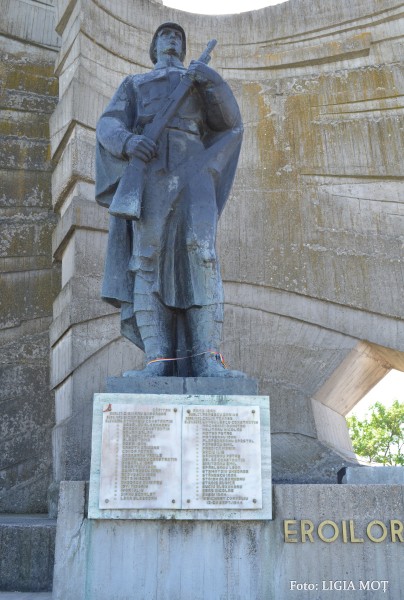 Monumentul eroilor de la Păuliș