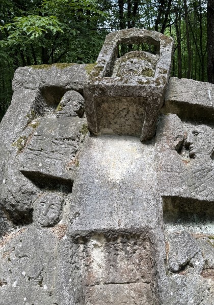 The sculpture park from Căsoaia